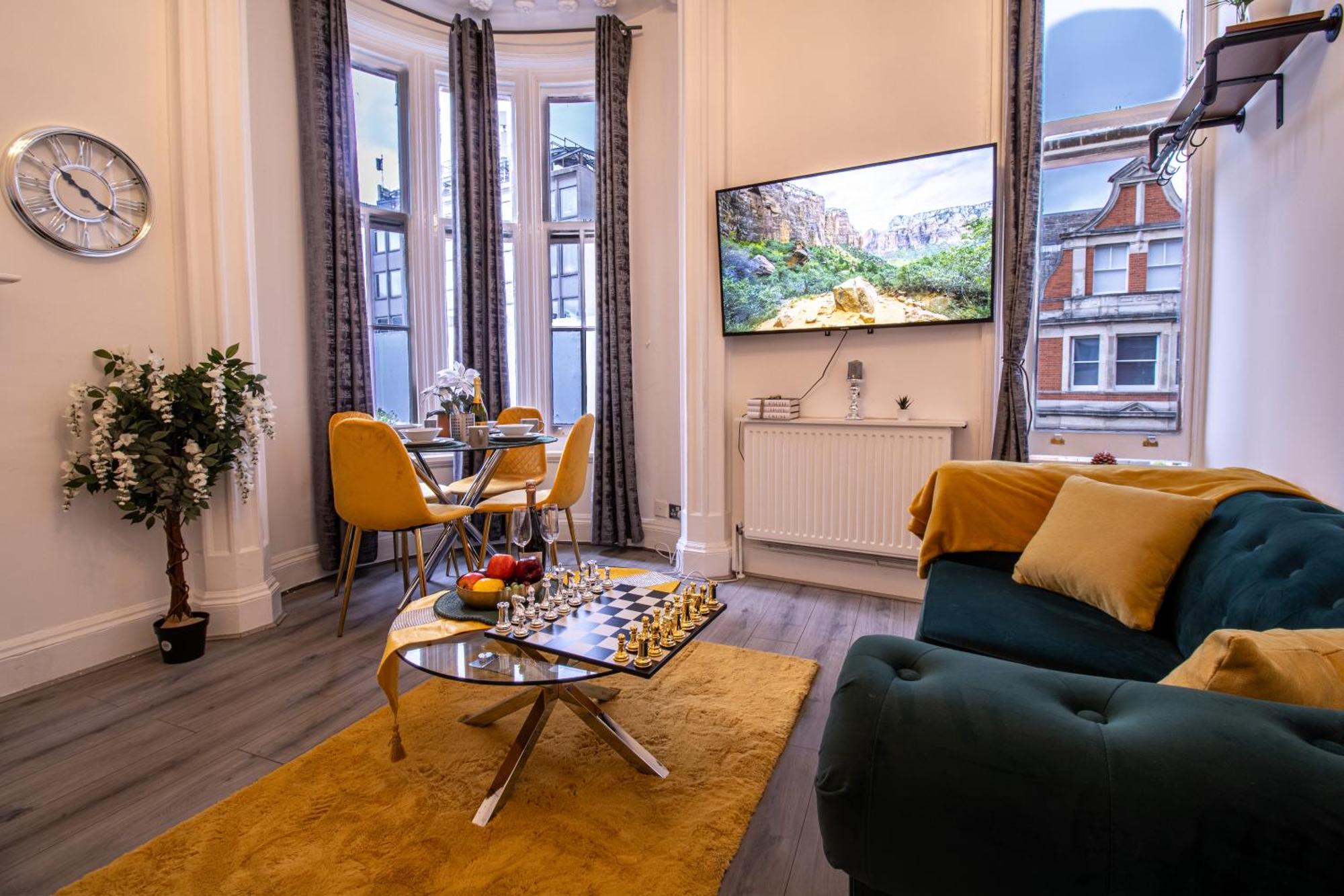 Luxurious Apartments On Oxford Street Лондон Екстериор снимка