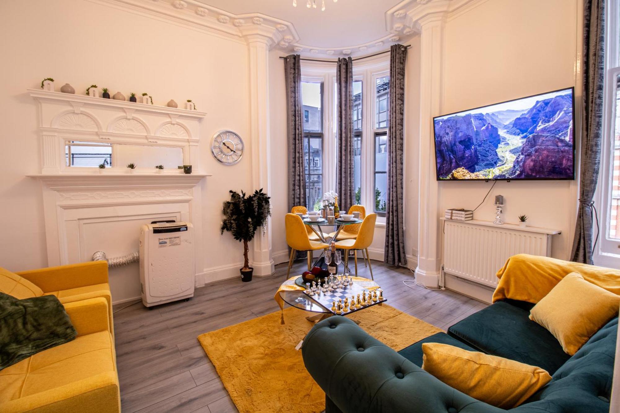 Luxurious Apartments On Oxford Street Лондон Екстериор снимка