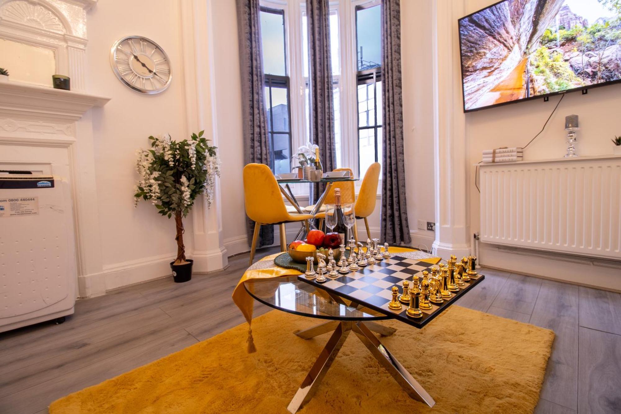 Luxurious Apartments On Oxford Street Лондон Екстериор снимка