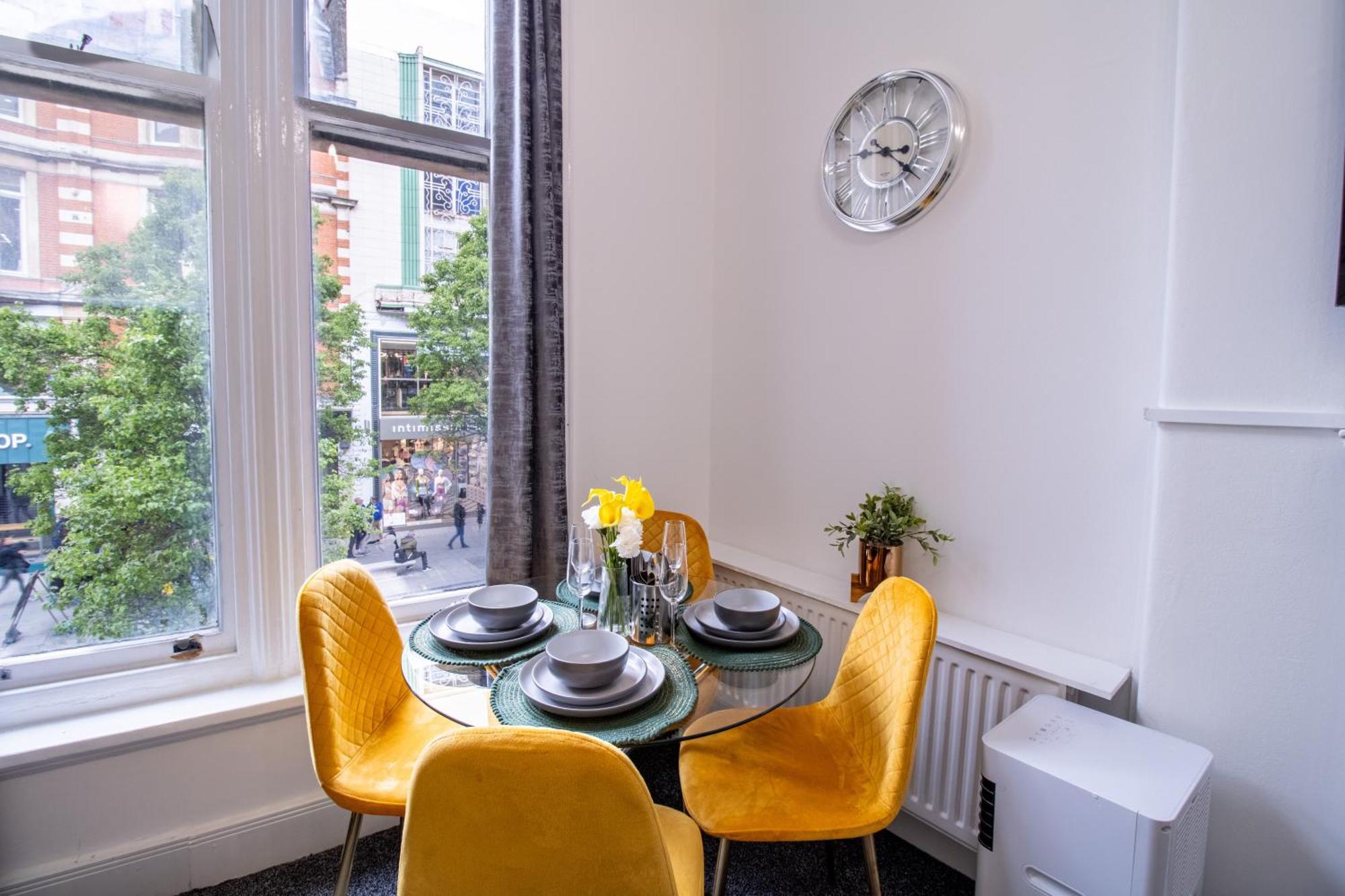 Luxurious Apartments On Oxford Street Лондон Екстериор снимка