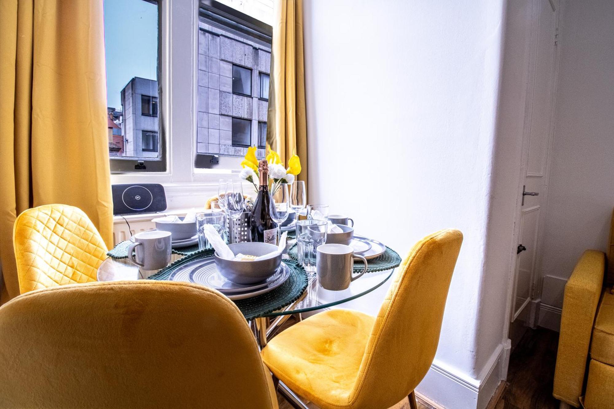 Luxurious Apartments On Oxford Street Лондон Екстериор снимка