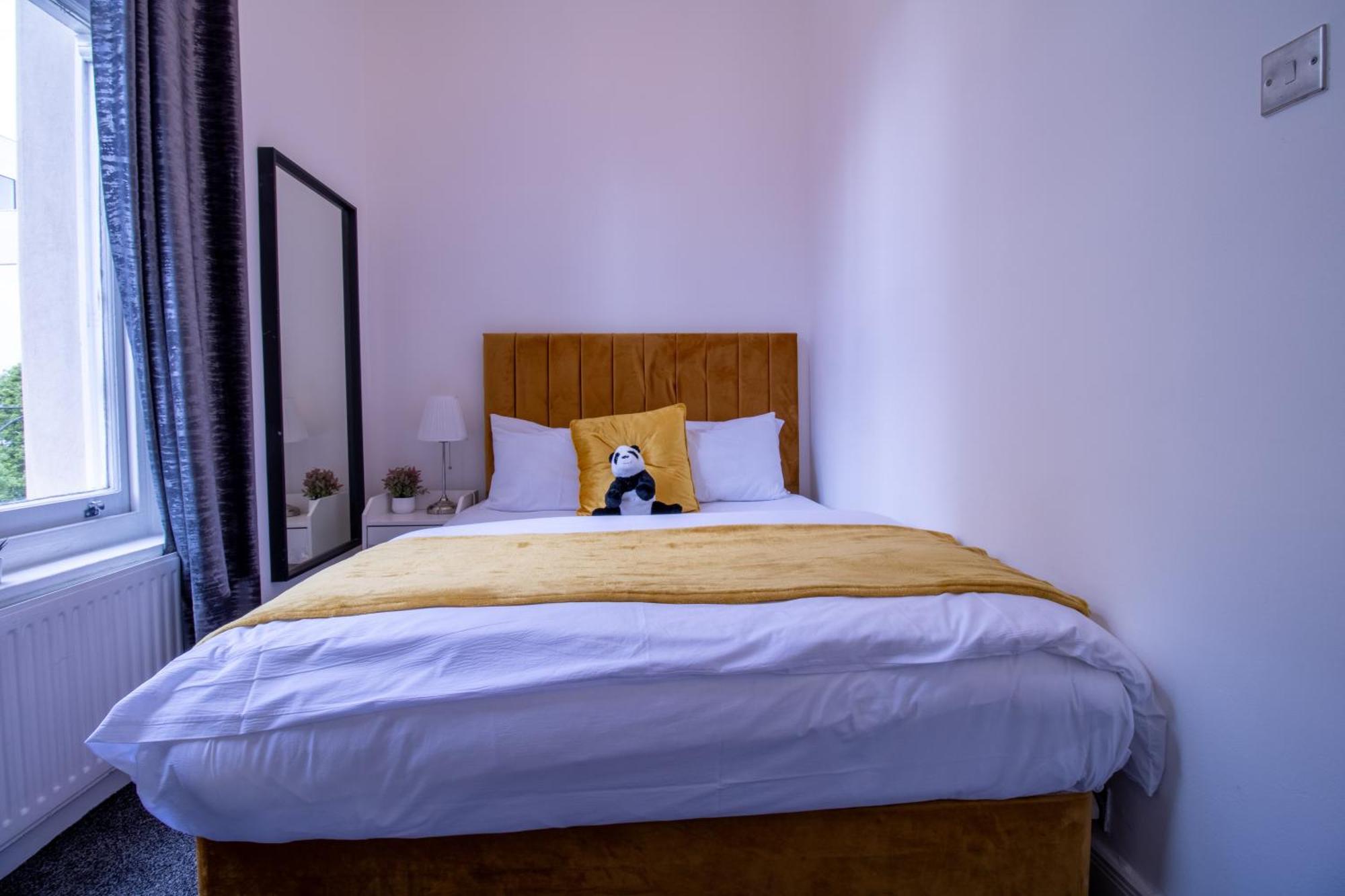 Luxurious Apartments On Oxford Street Лондон Екстериор снимка