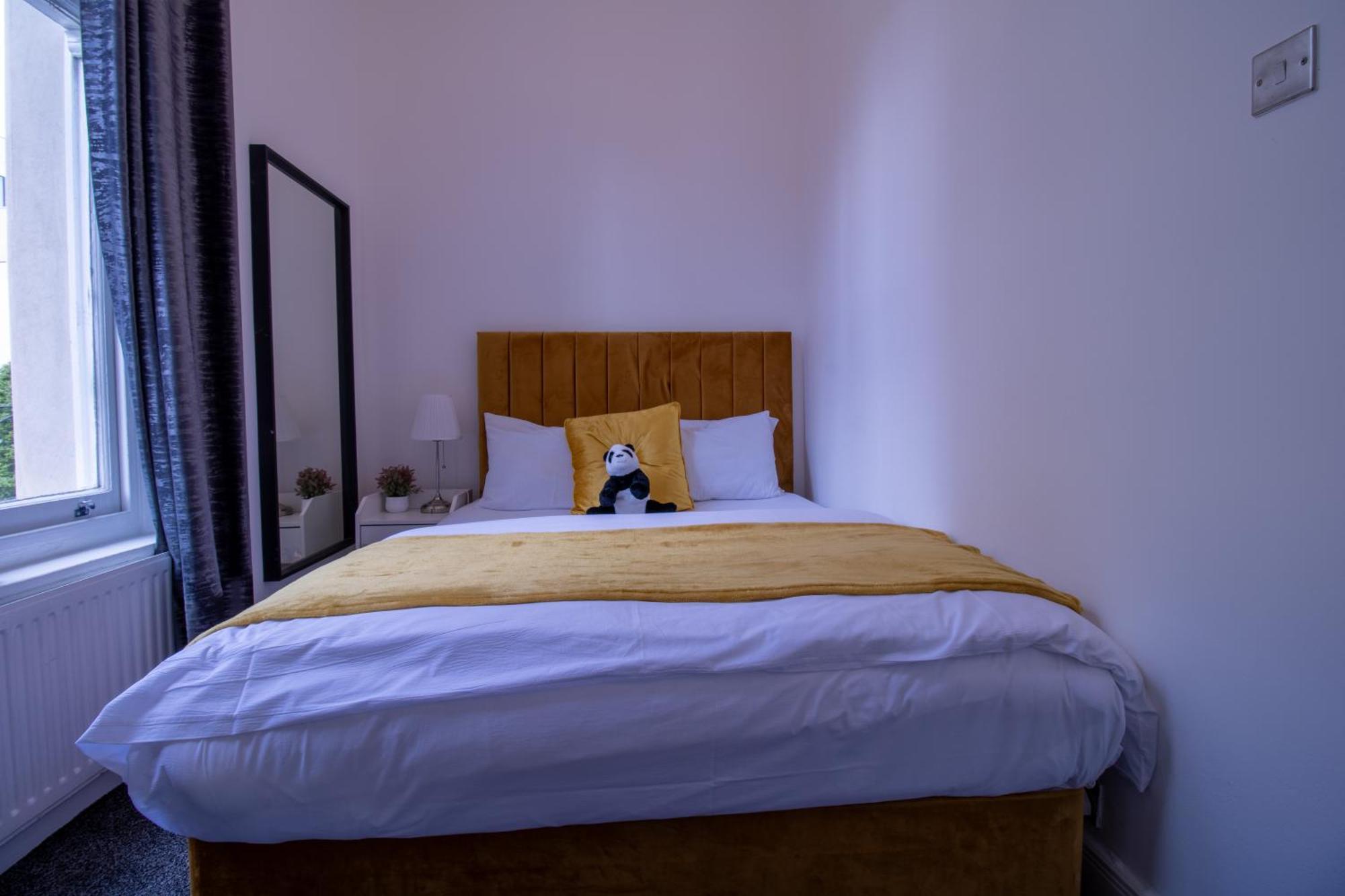 Luxurious Apartments On Oxford Street Лондон Екстериор снимка
