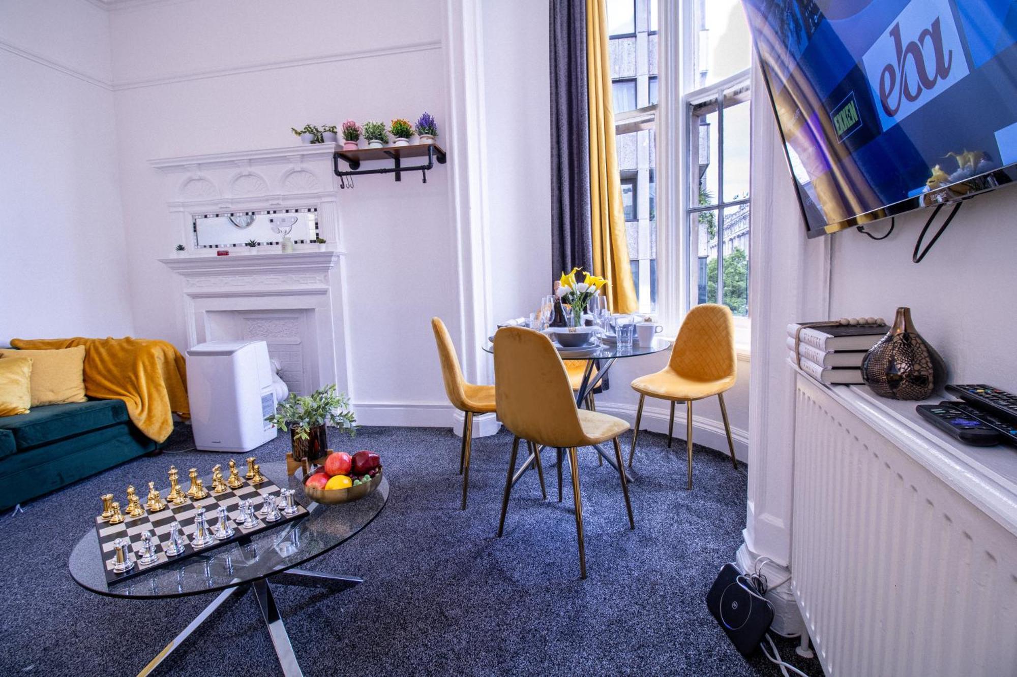 Luxurious Apartments On Oxford Street Лондон Екстериор снимка