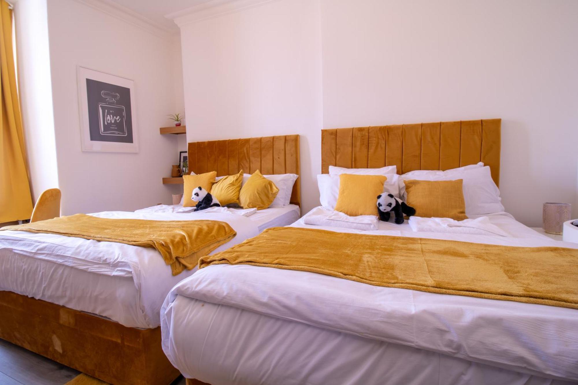 Luxurious Apartments On Oxford Street Лондон Екстериор снимка