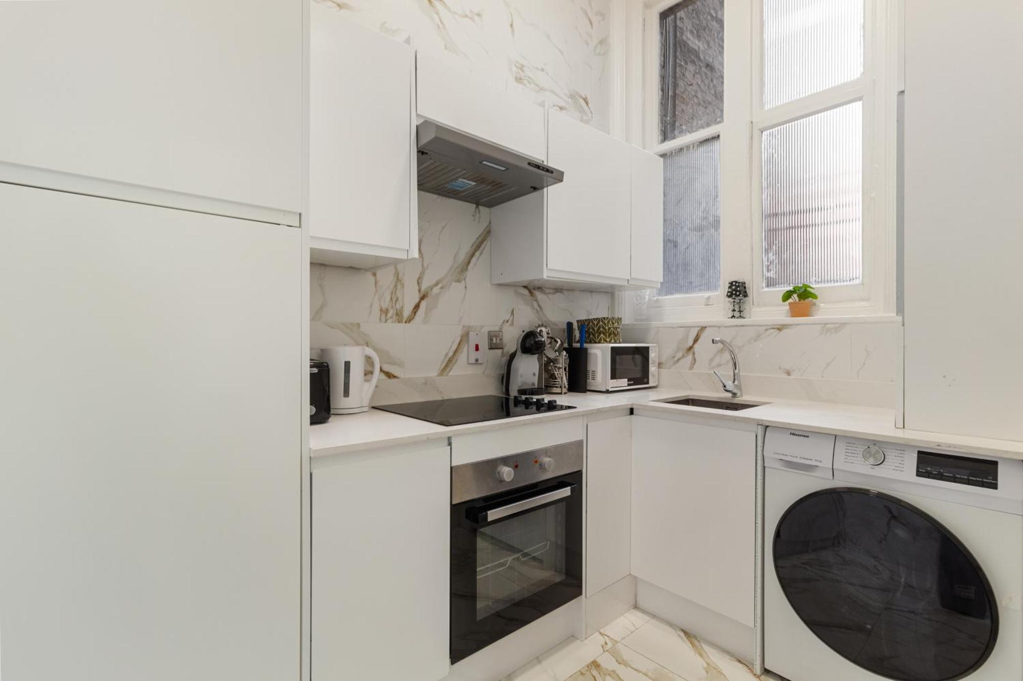 Luxurious Apartments On Oxford Street Лондон Екстериор снимка