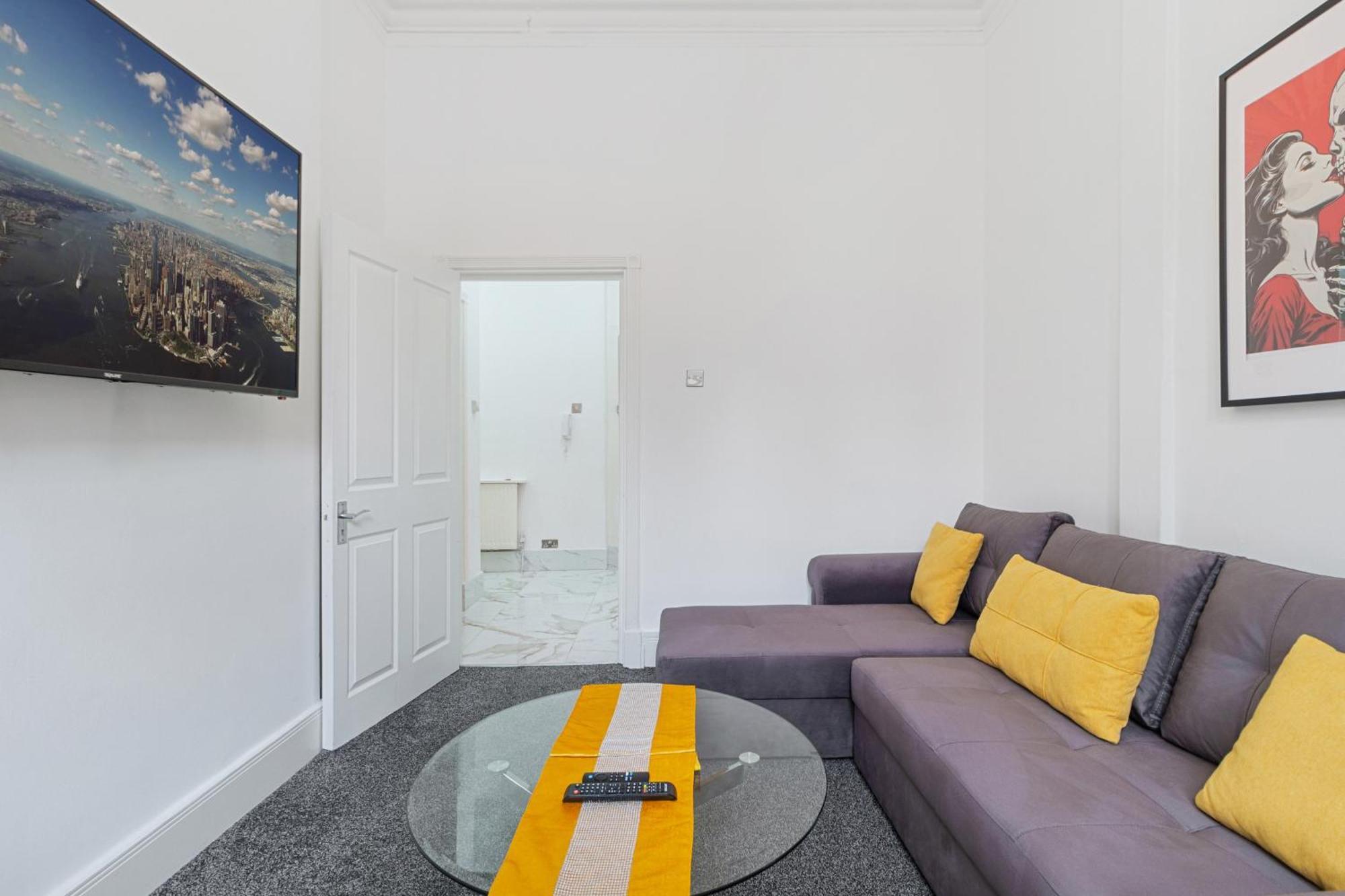 Luxurious Apartments On Oxford Street Лондон Екстериор снимка