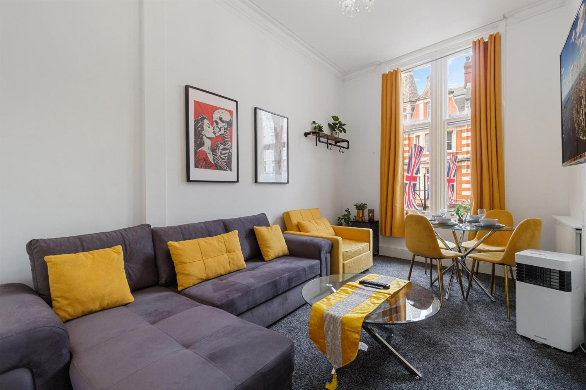 Luxurious Apartments On Oxford Street Лондон Екстериор снимка
