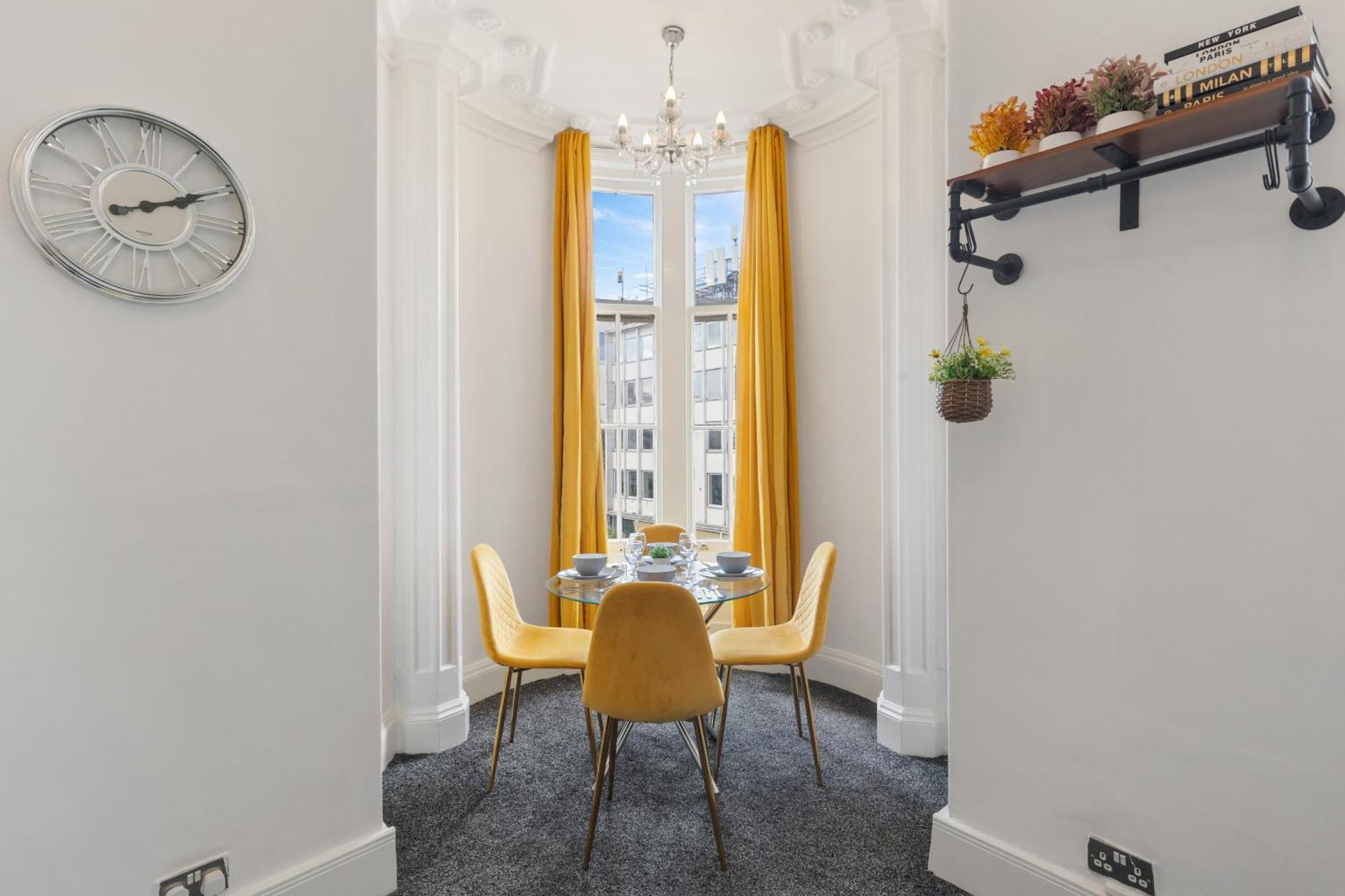 Luxurious Apartments On Oxford Street Лондон Екстериор снимка