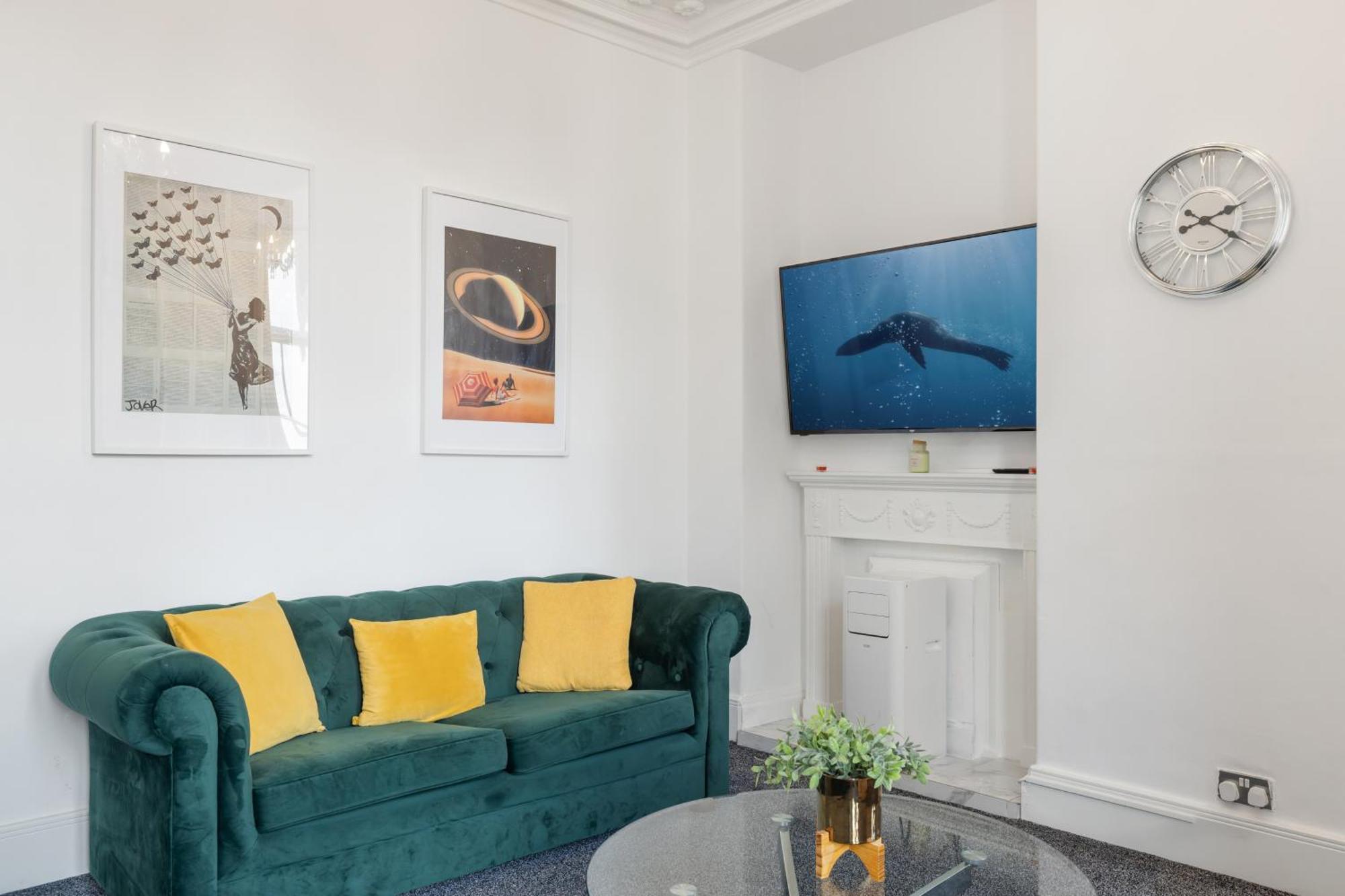 Luxurious Apartments On Oxford Street Лондон Екстериор снимка