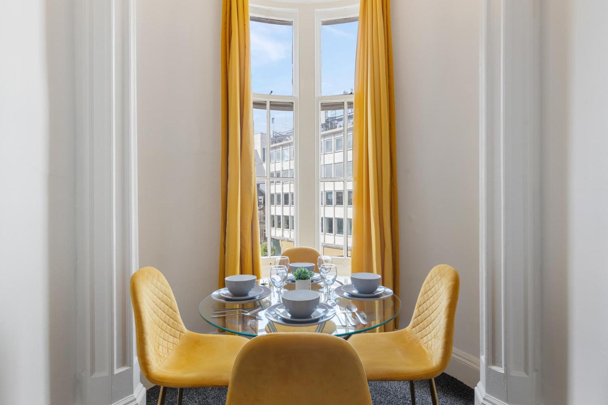 Luxurious Apartments On Oxford Street Лондон Екстериор снимка