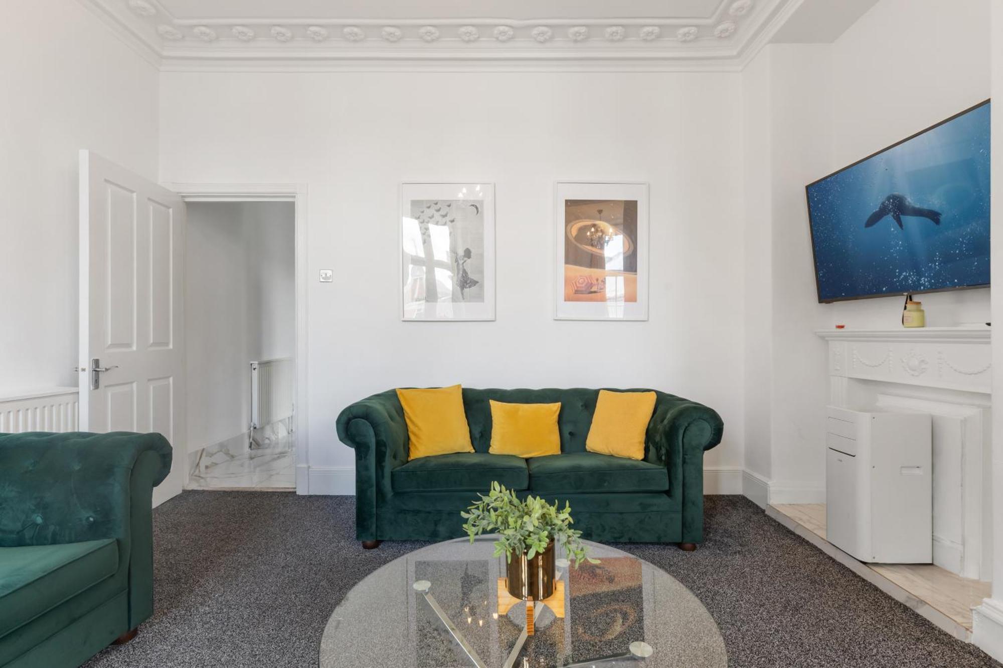 Luxurious Apartments On Oxford Street Лондон Екстериор снимка