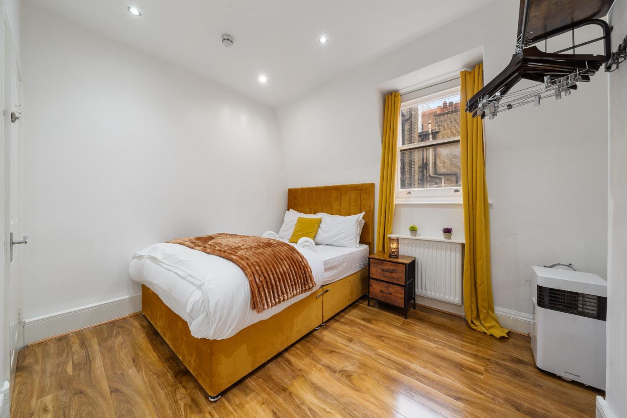 Luxurious Apartments On Oxford Street Лондон Екстериор снимка