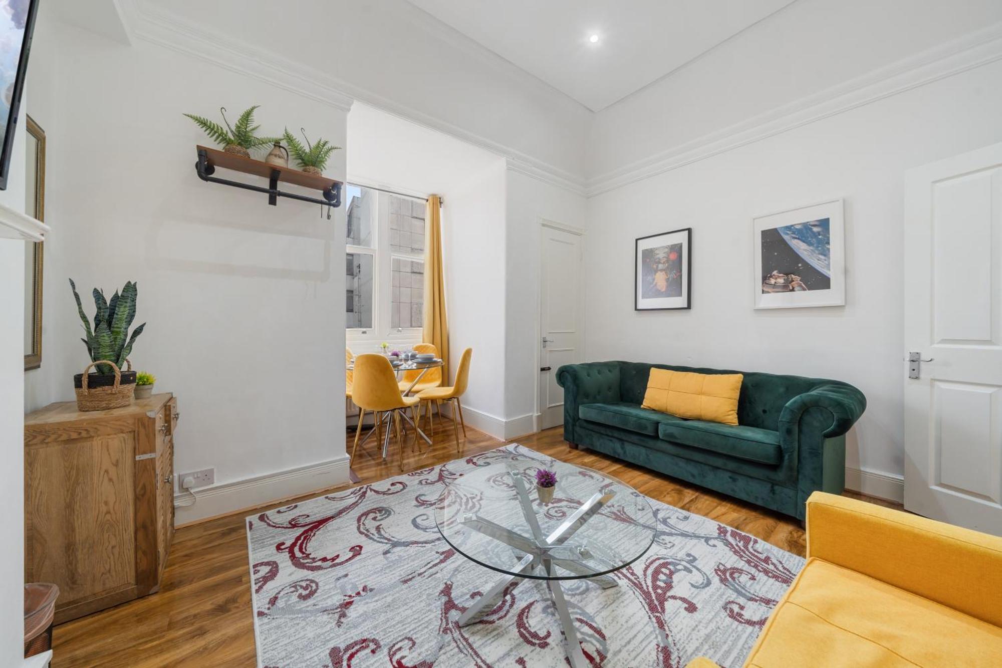 Luxurious Apartments On Oxford Street Лондон Екстериор снимка