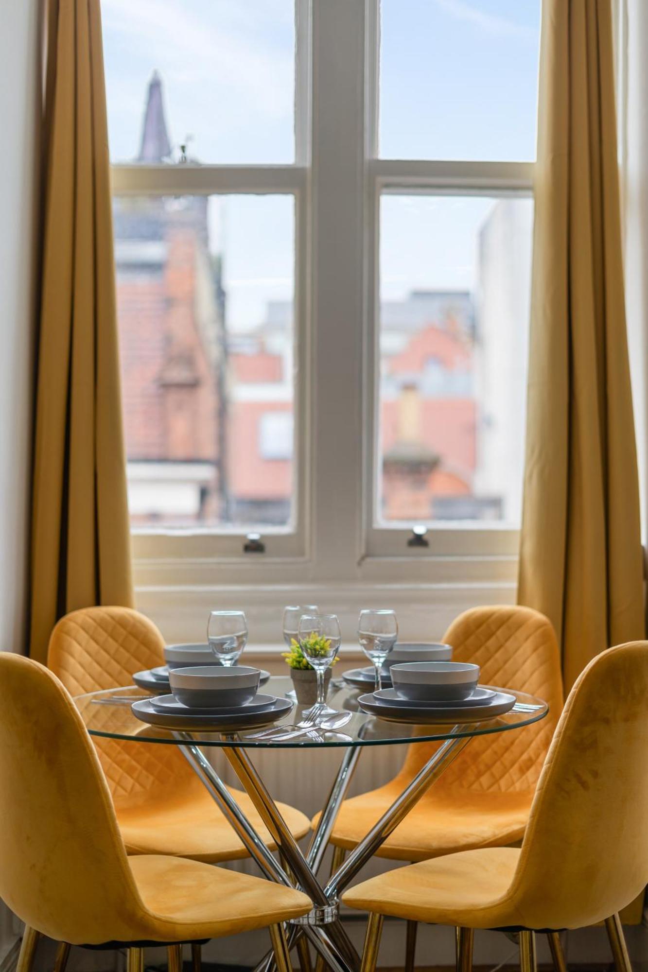 Luxurious Apartments On Oxford Street Лондон Екстериор снимка