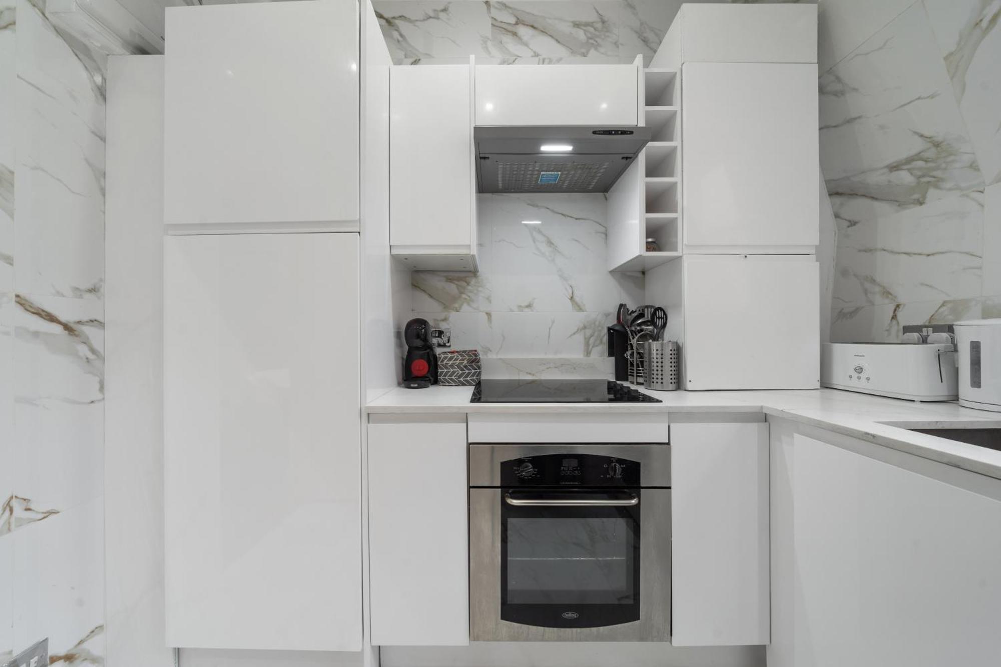 Luxurious Apartments On Oxford Street Лондон Екстериор снимка
