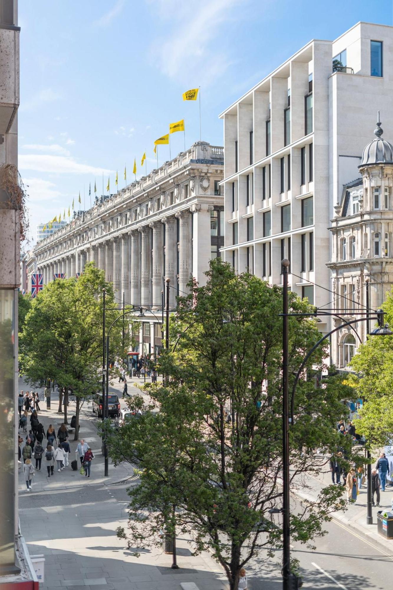 Luxurious Apartments On Oxford Street Лондон Екстериор снимка