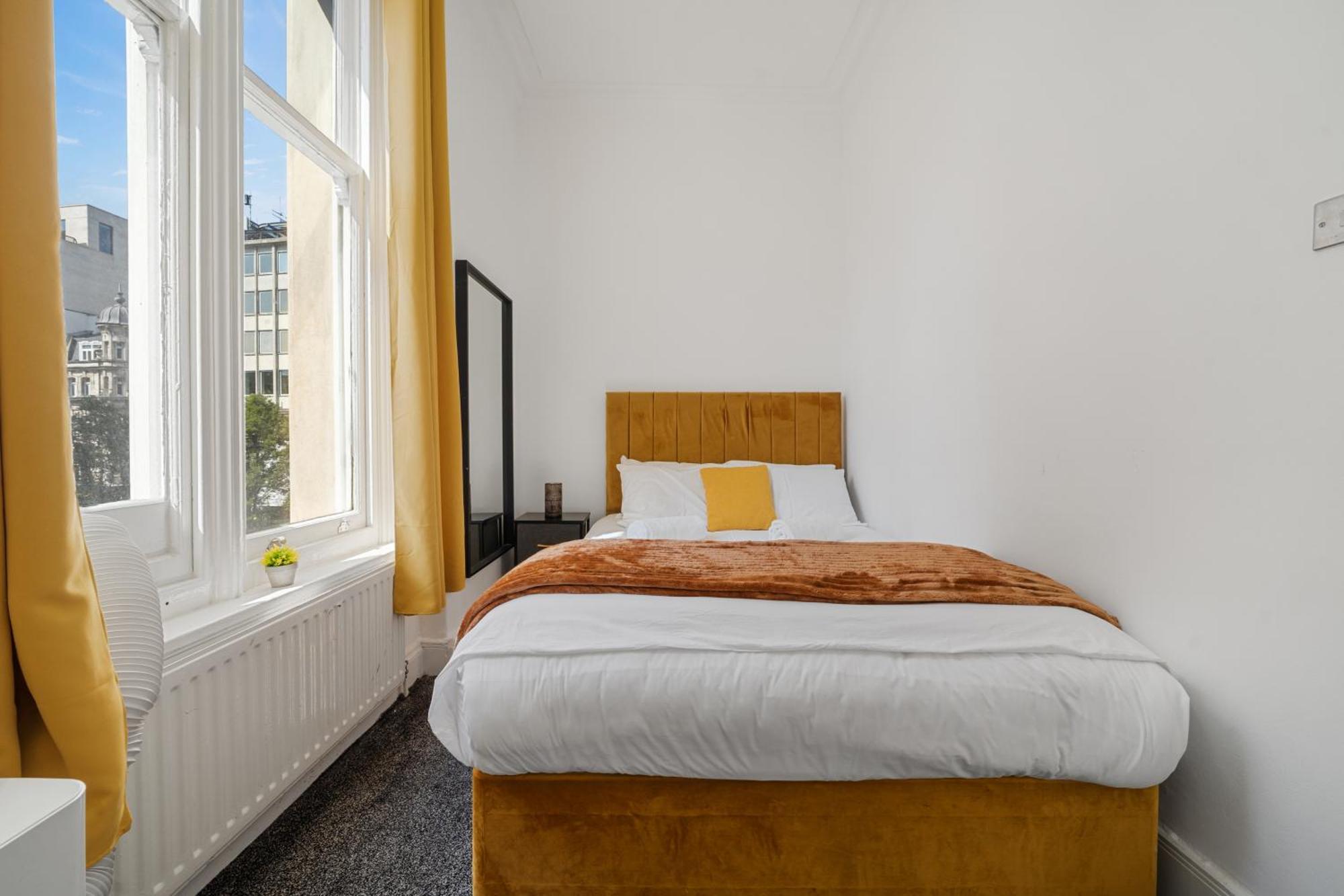 Luxurious Apartments On Oxford Street Лондон Екстериор снимка