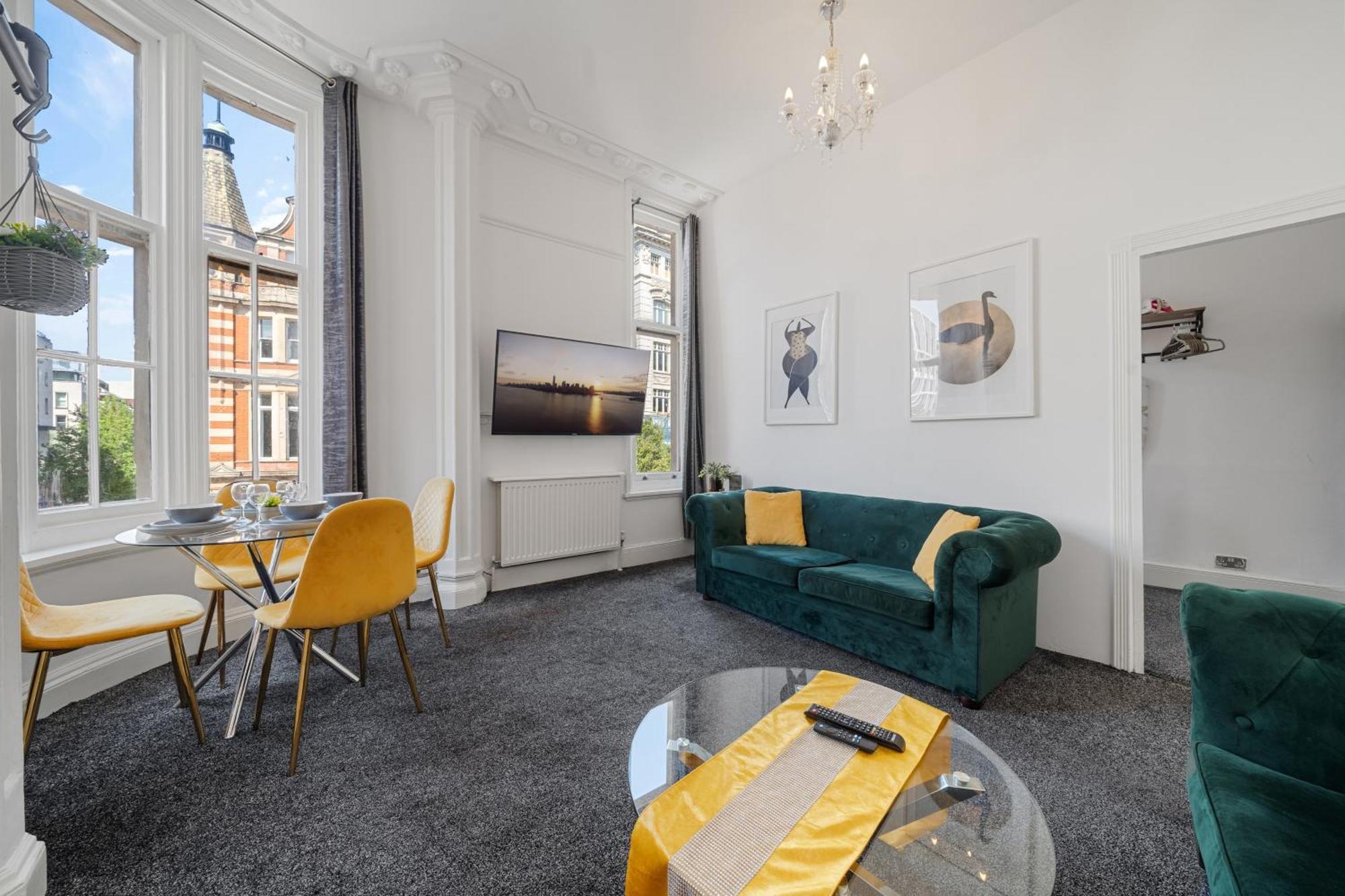 Luxurious Apartments On Oxford Street Лондон Екстериор снимка