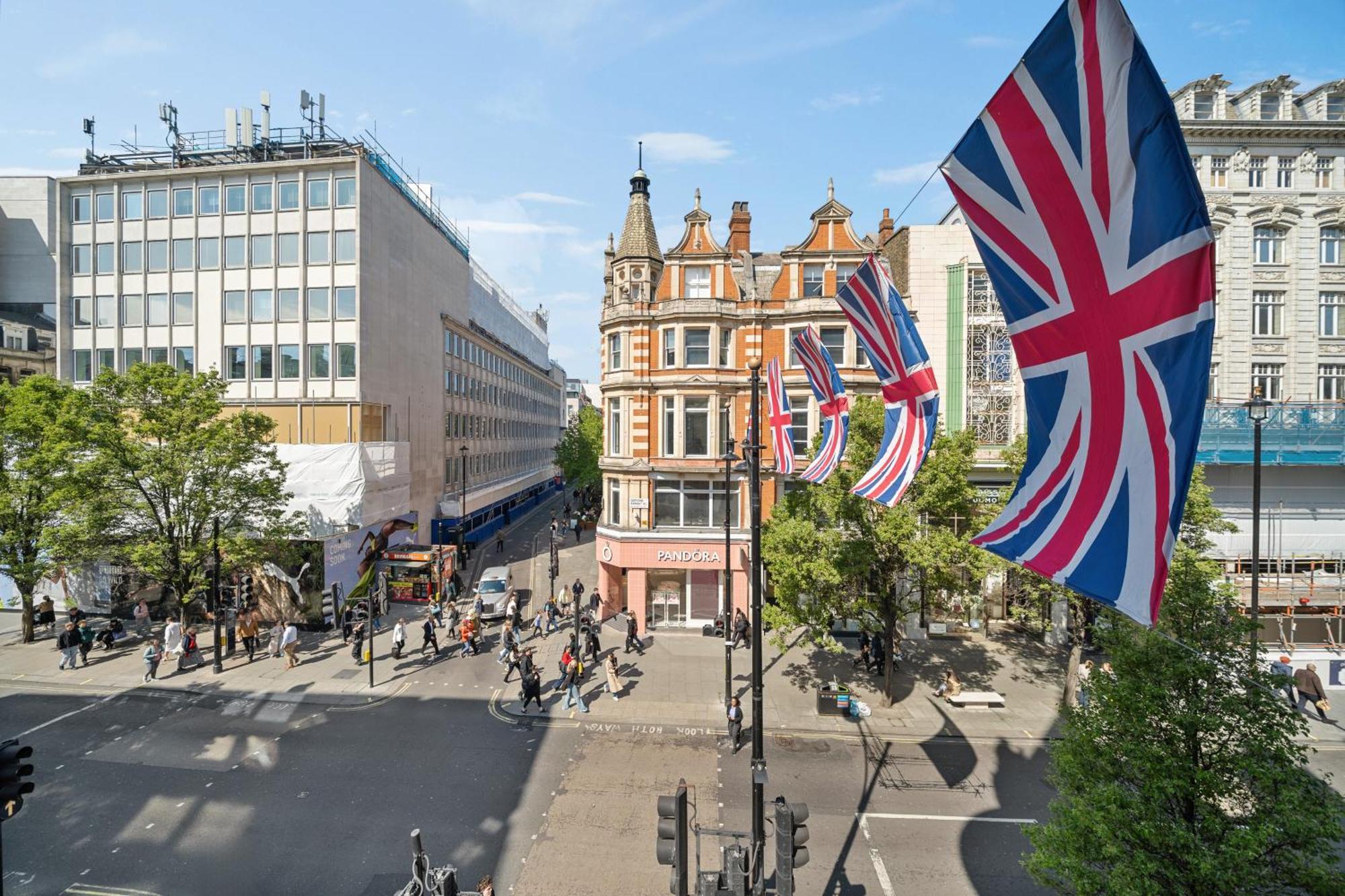 Luxurious Apartments On Oxford Street Лондон Екстериор снимка