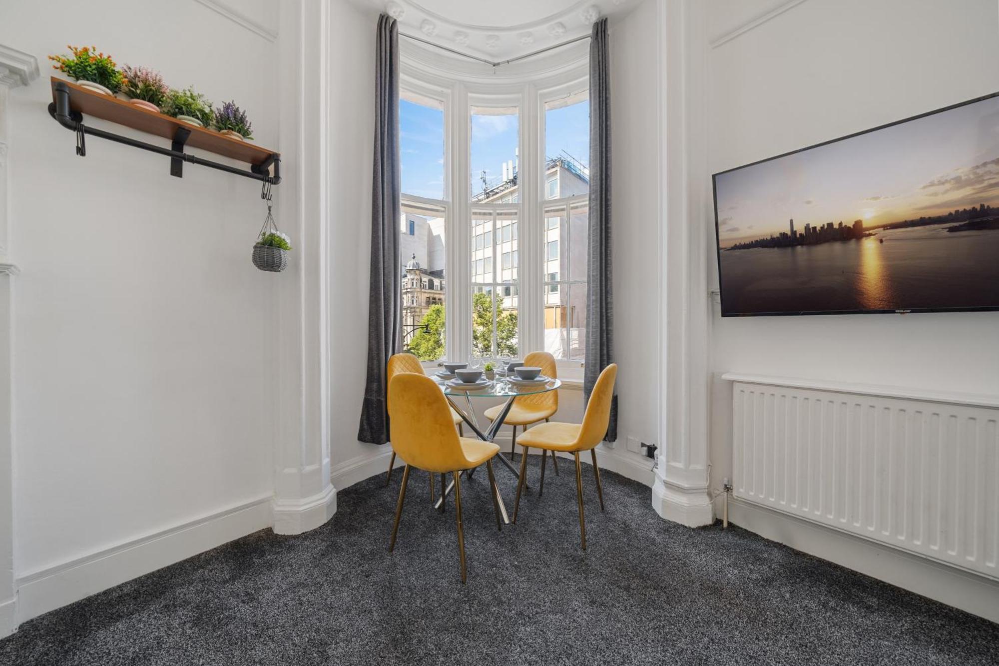 Luxurious Apartments On Oxford Street Лондон Екстериор снимка