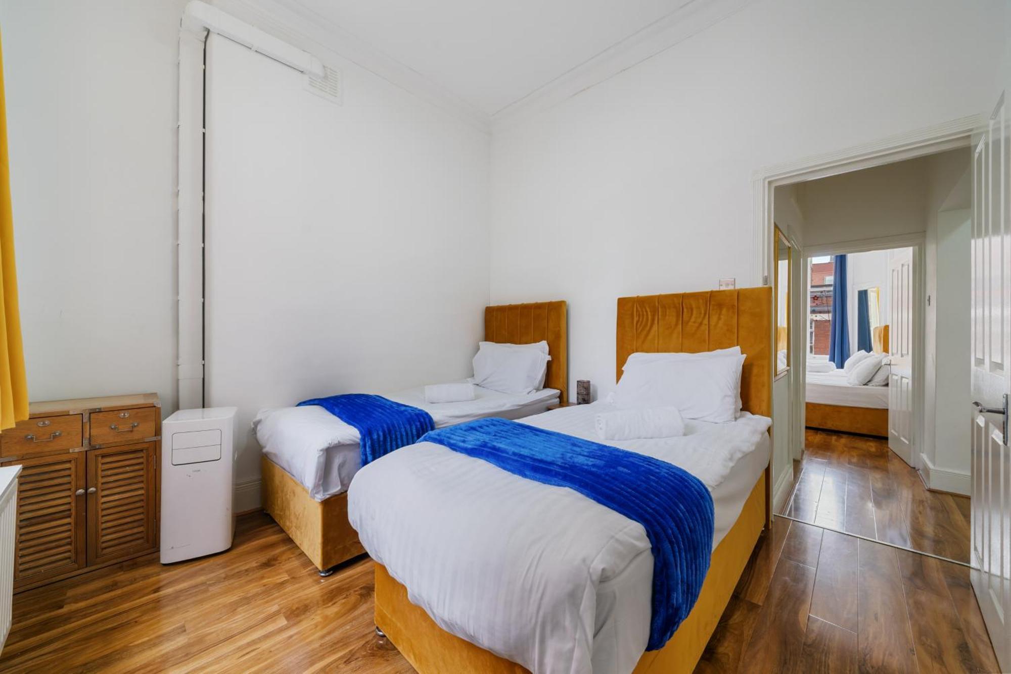 Luxurious Apartments On Oxford Street Лондон Екстериор снимка