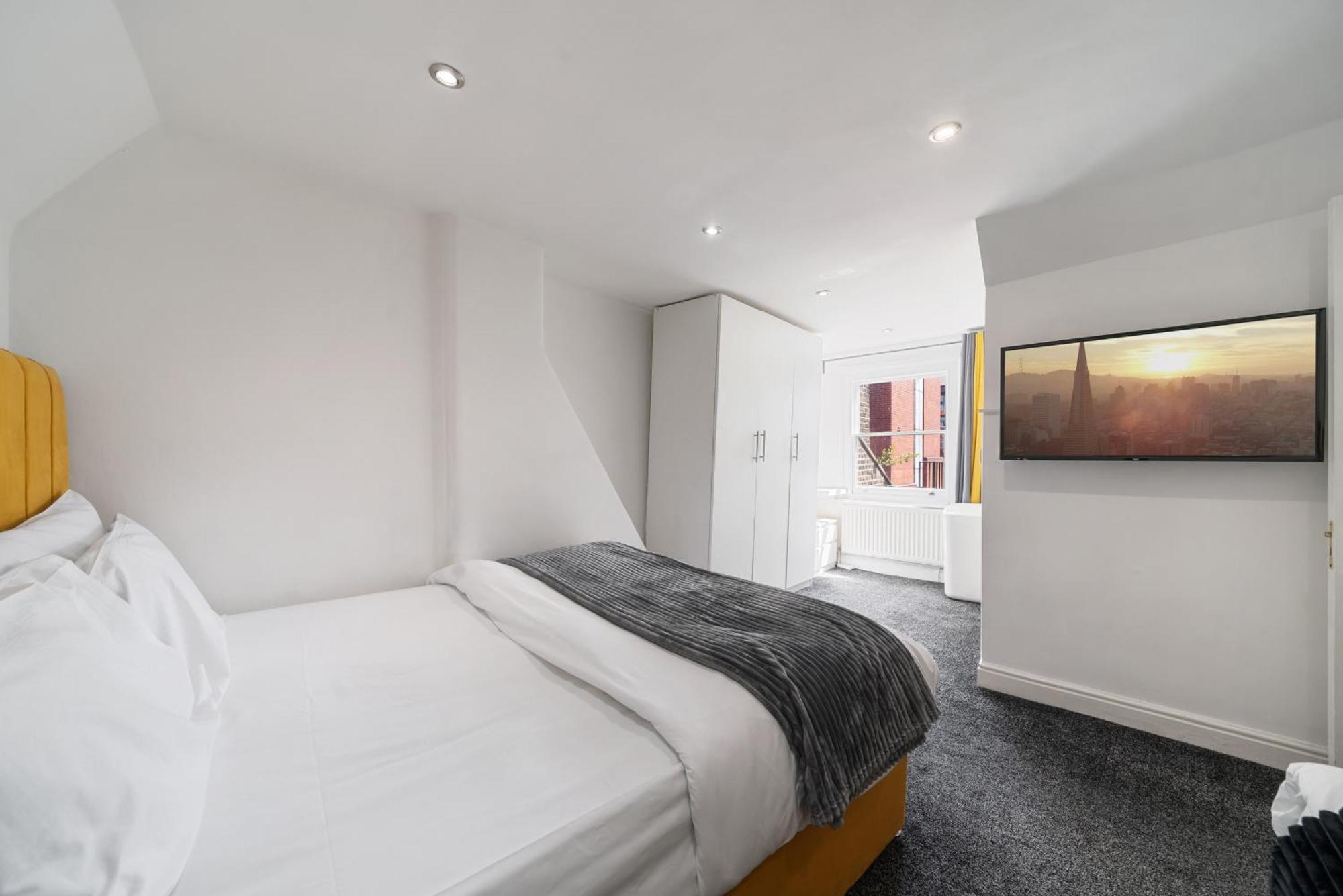 Luxurious Apartments On Oxford Street Лондон Екстериор снимка