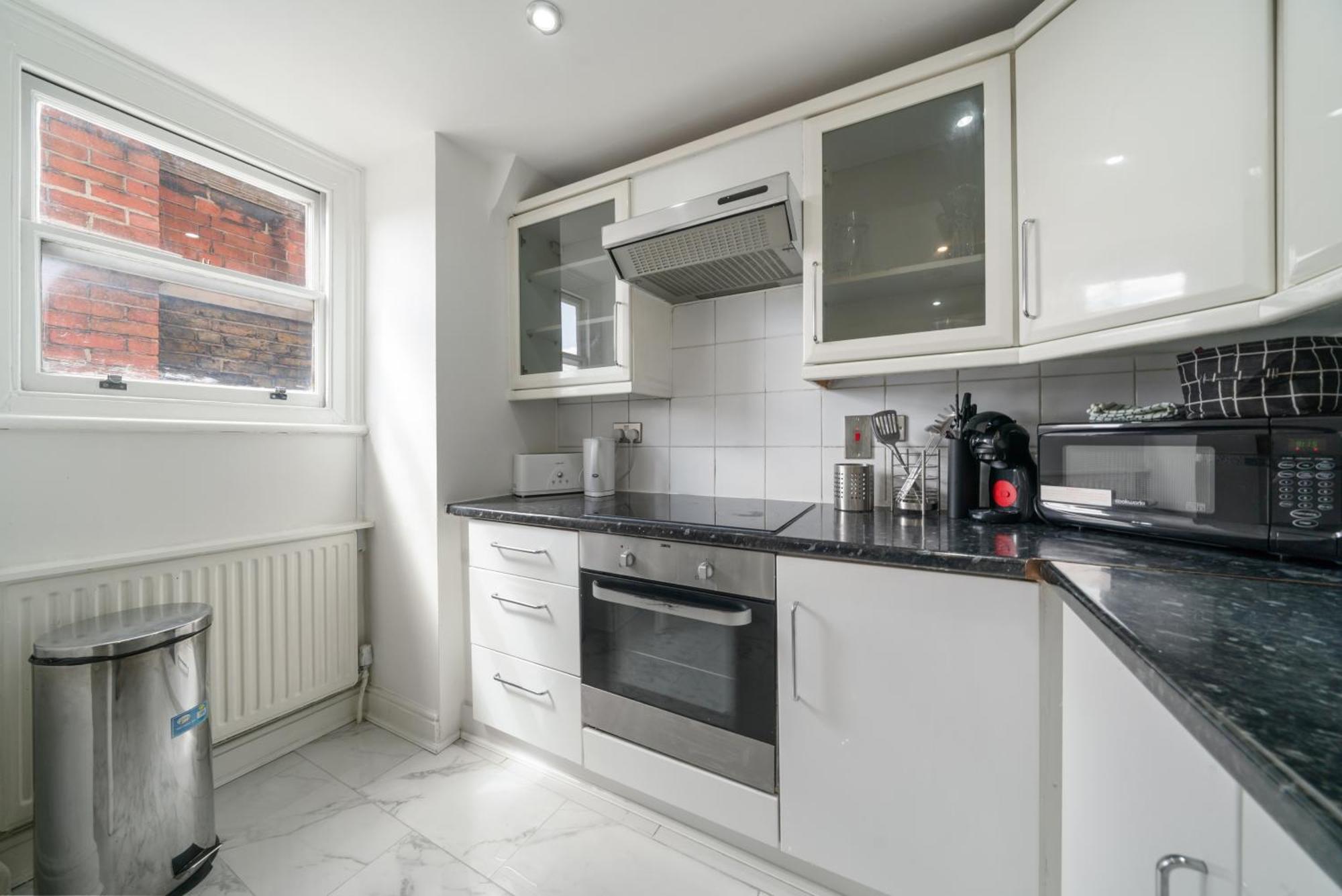 Luxurious Apartments On Oxford Street Лондон Екстериор снимка