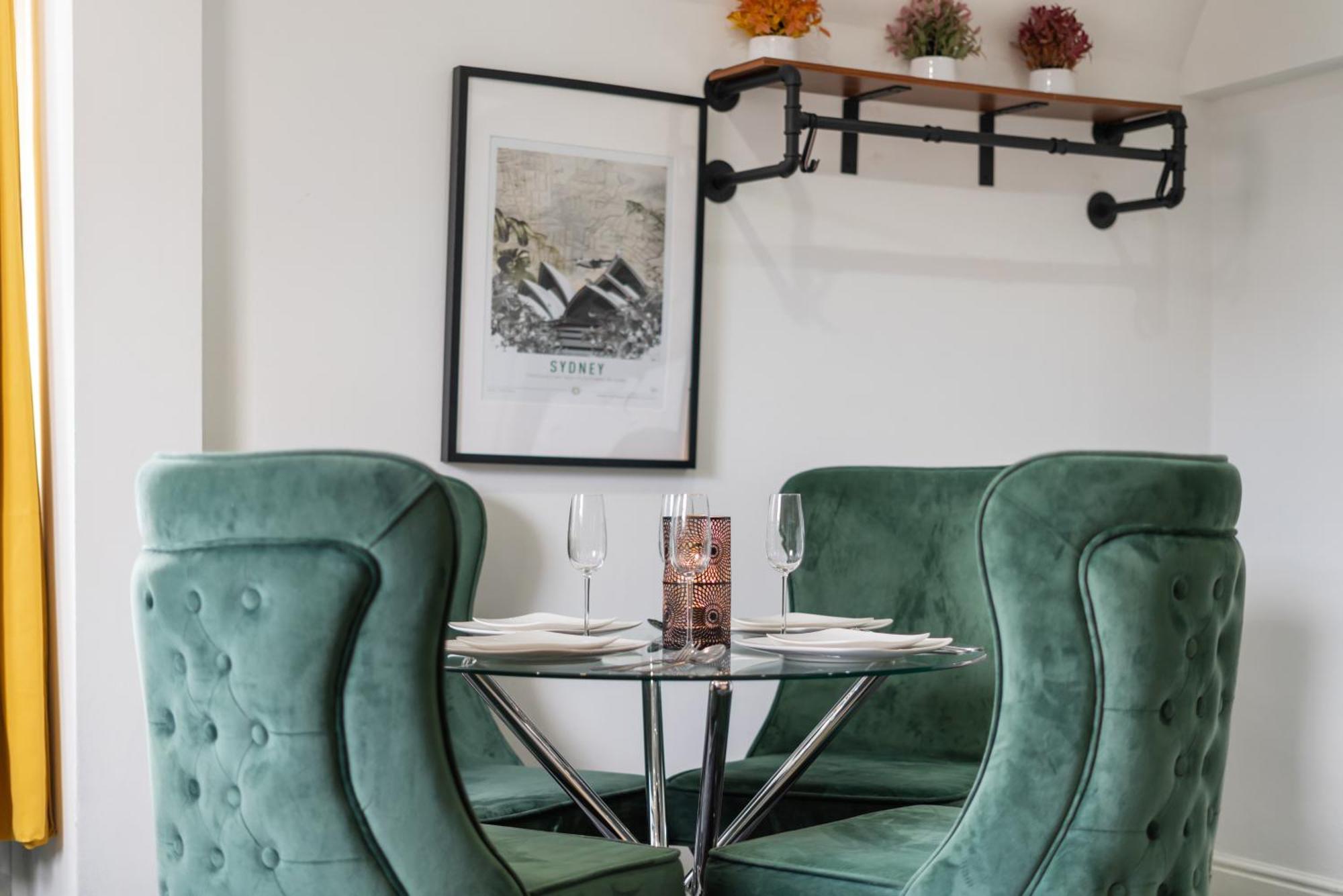 Luxurious Apartments On Oxford Street Лондон Екстериор снимка