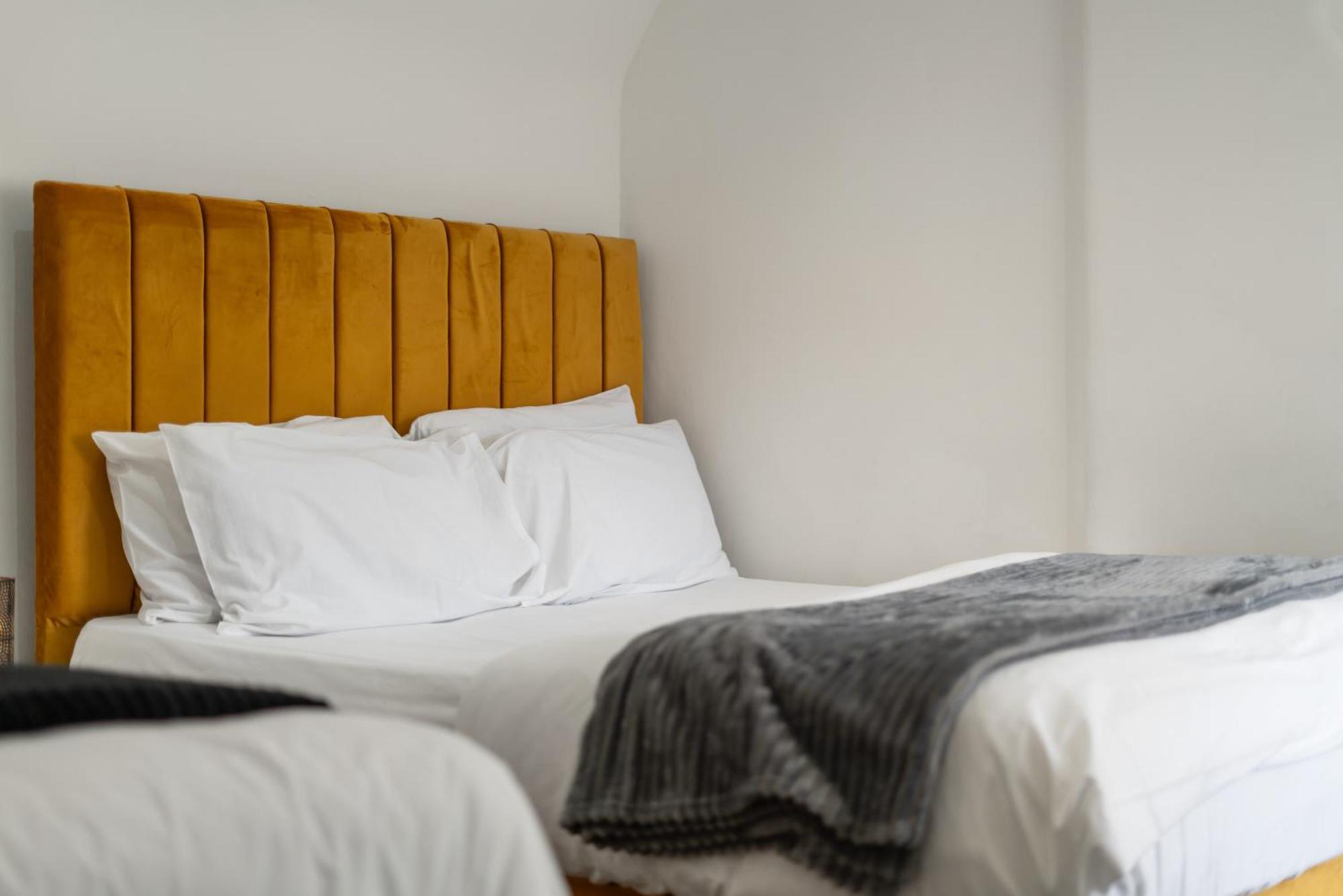 Luxurious Apartments On Oxford Street Лондон Екстериор снимка