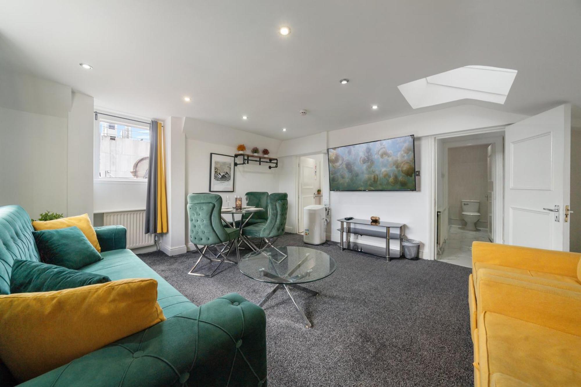 Luxurious Apartments On Oxford Street Лондон Екстериор снимка