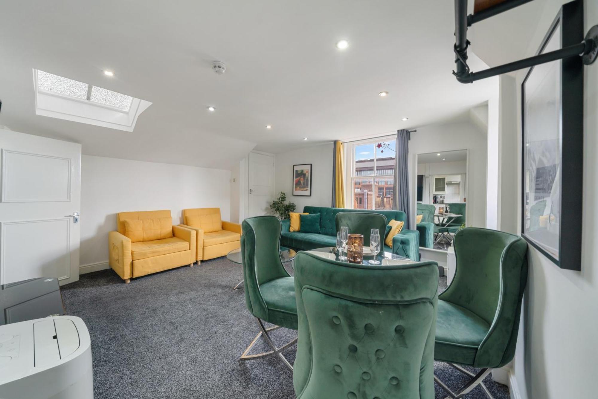 Luxurious Apartments On Oxford Street Лондон Екстериор снимка